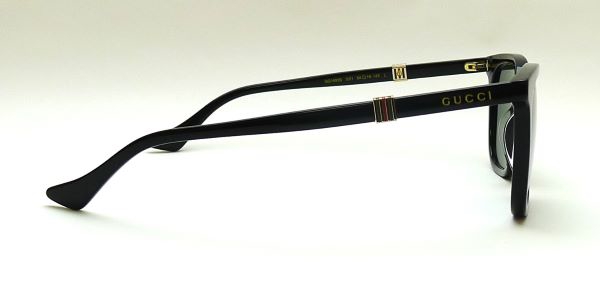 GUCCIロゴと赤緑のシェリーラインカラーのパーツが入ったスクエアの