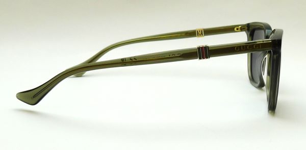 GUCCIロゴと赤緑のシェリーラインカラーのパーツが入ったスクエアの