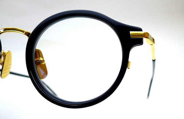 ラウンドのコンビネーションモデル】THOM BROWNE TB-807-D-NVY-GLD-45 