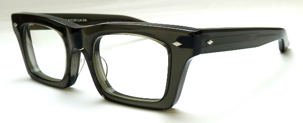 宮川大輔さんの愛用するEFFECTOR DIRTのDGが再入荷！！ | メガネパーク  