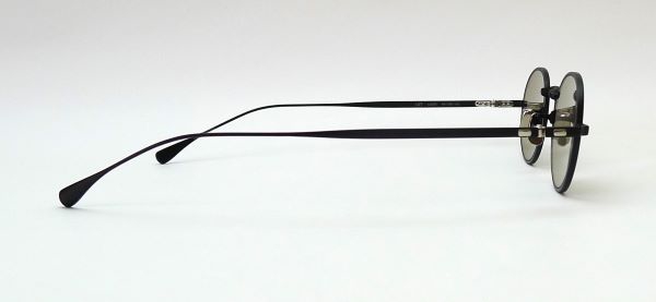 40年代のヴィンテージフレームからほぼ忠実にサンプリングした