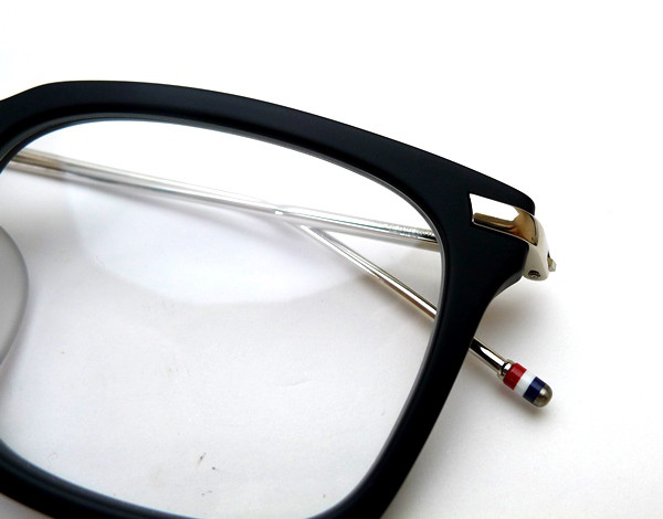 福山さんなど有名人も愛用する人気モデルの新色】THOM BROWNE TB-701-A 
