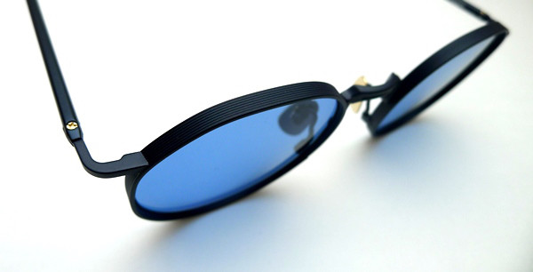 肉厚リムのボストンシェイプの新作サングラス】THOM BROWNE TBS125-A  