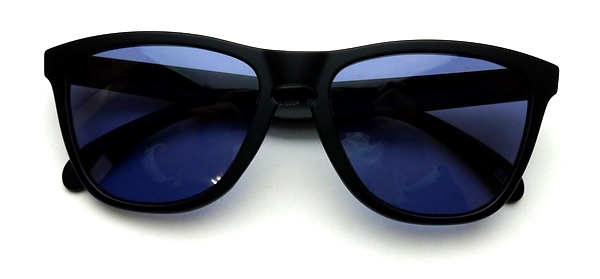 OAKLEY×RARTSの限定カスタム・偏光サングラス】OAKLEY