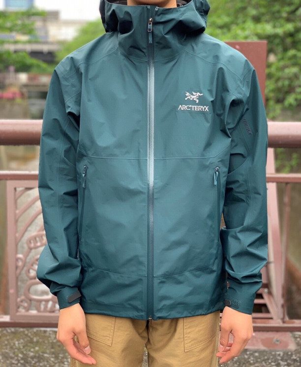 晴れの日も着たいレインウェアとは。ZETA SL JACKET/ARC