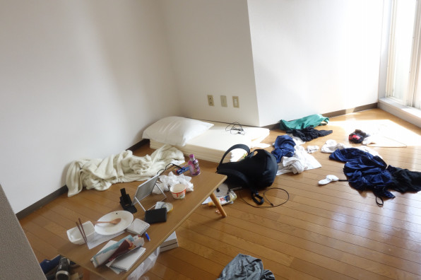ミニマリスト なのに汚部屋 うつ状態 の時のミニマリストの部屋 発達障害でミニマリストな僕