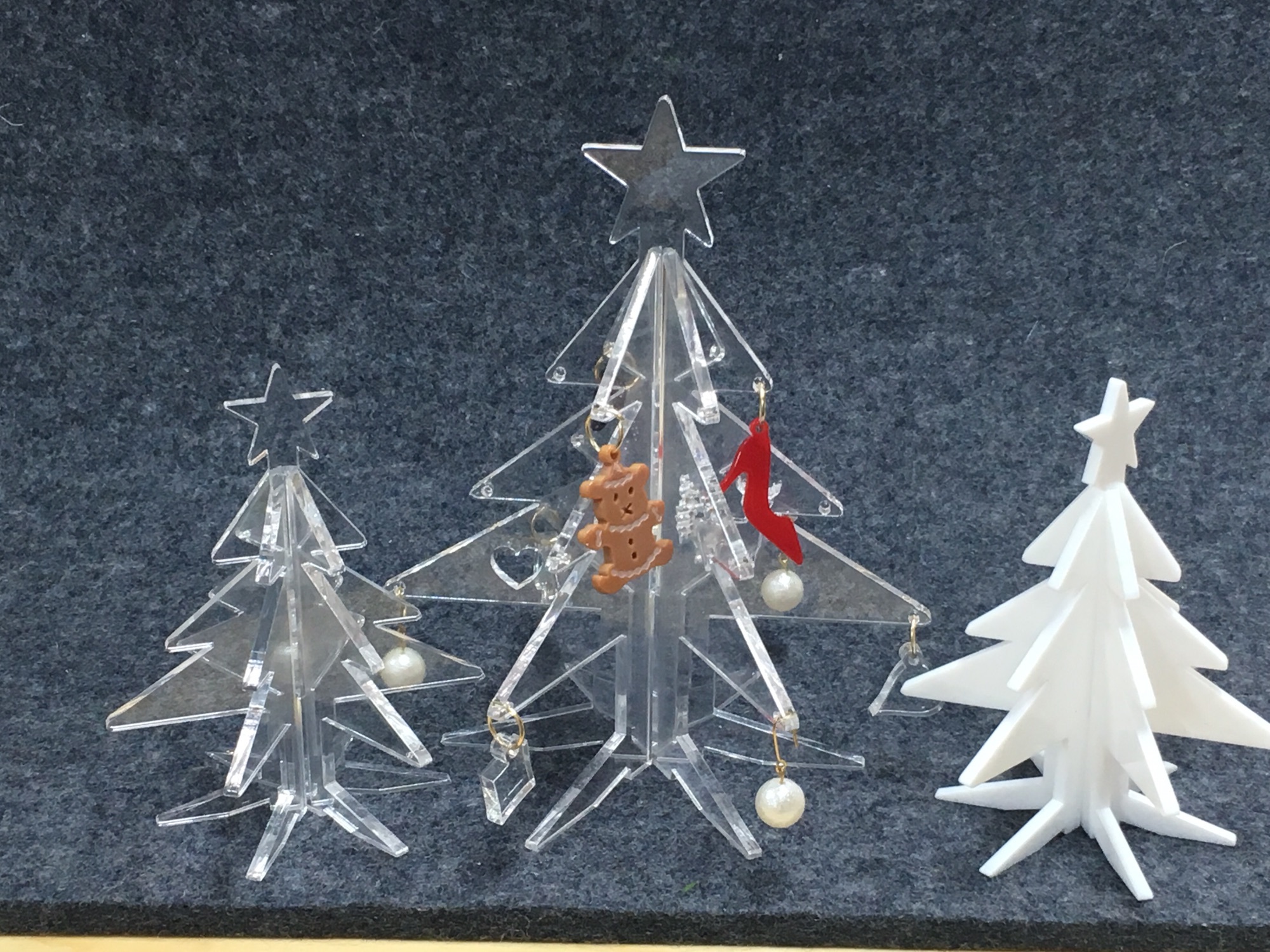クリスマスツリー」 by あかいまる美｜Artmeter｜暮らしを彩る