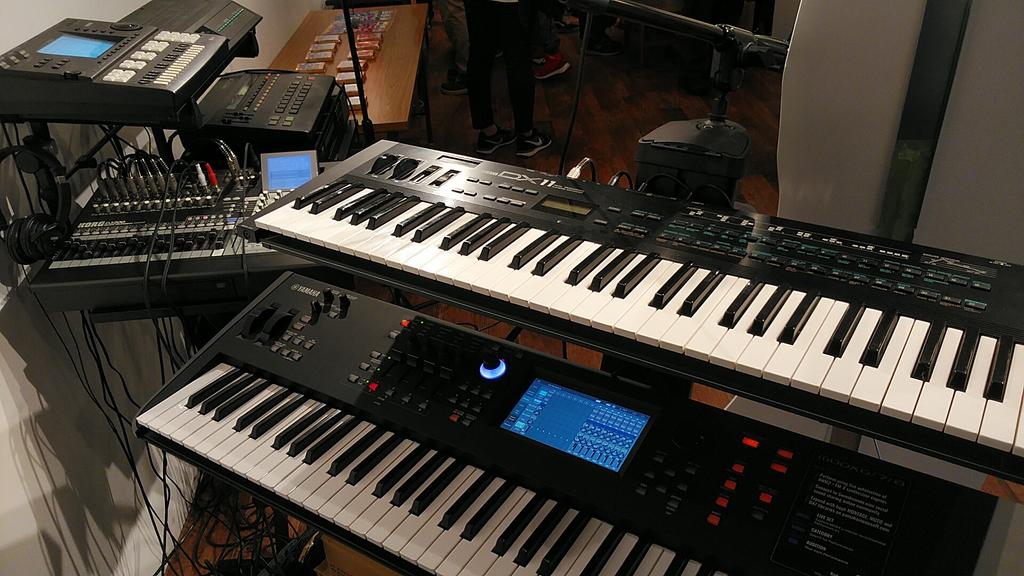 OP-Z ポータブル シンセサイザー(シンセサイザー)：テック