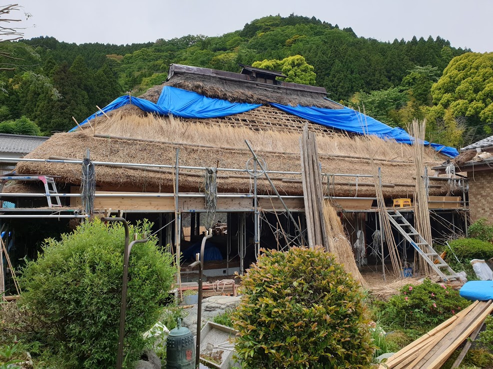 神奈川県山北町 大野山茅葺屋根補修工事 | 富士かやぶき建築『茅吉』