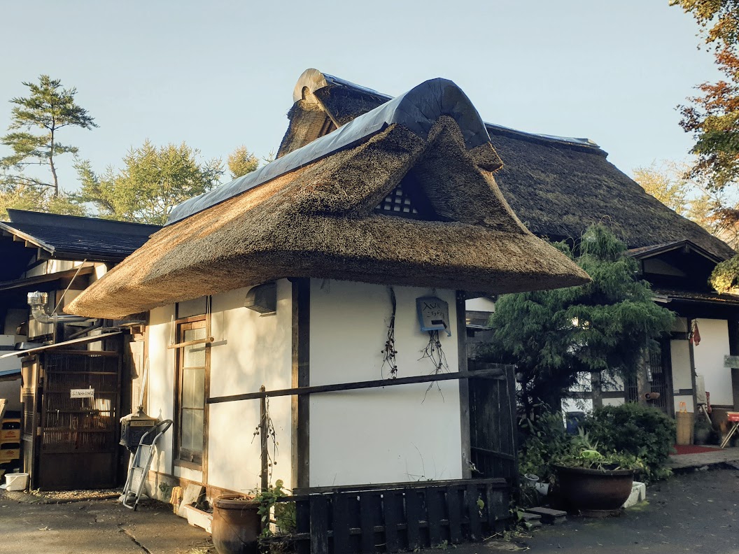 山梨県忍野村 手打ちそば 天祥庵 茅葺屋根葺き替え工事 富士かやぶき建築 茅吉