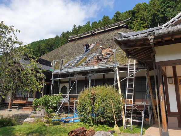 東京都青梅市杉皮葺屋根補修工事 富士かやぶき建築 茅吉