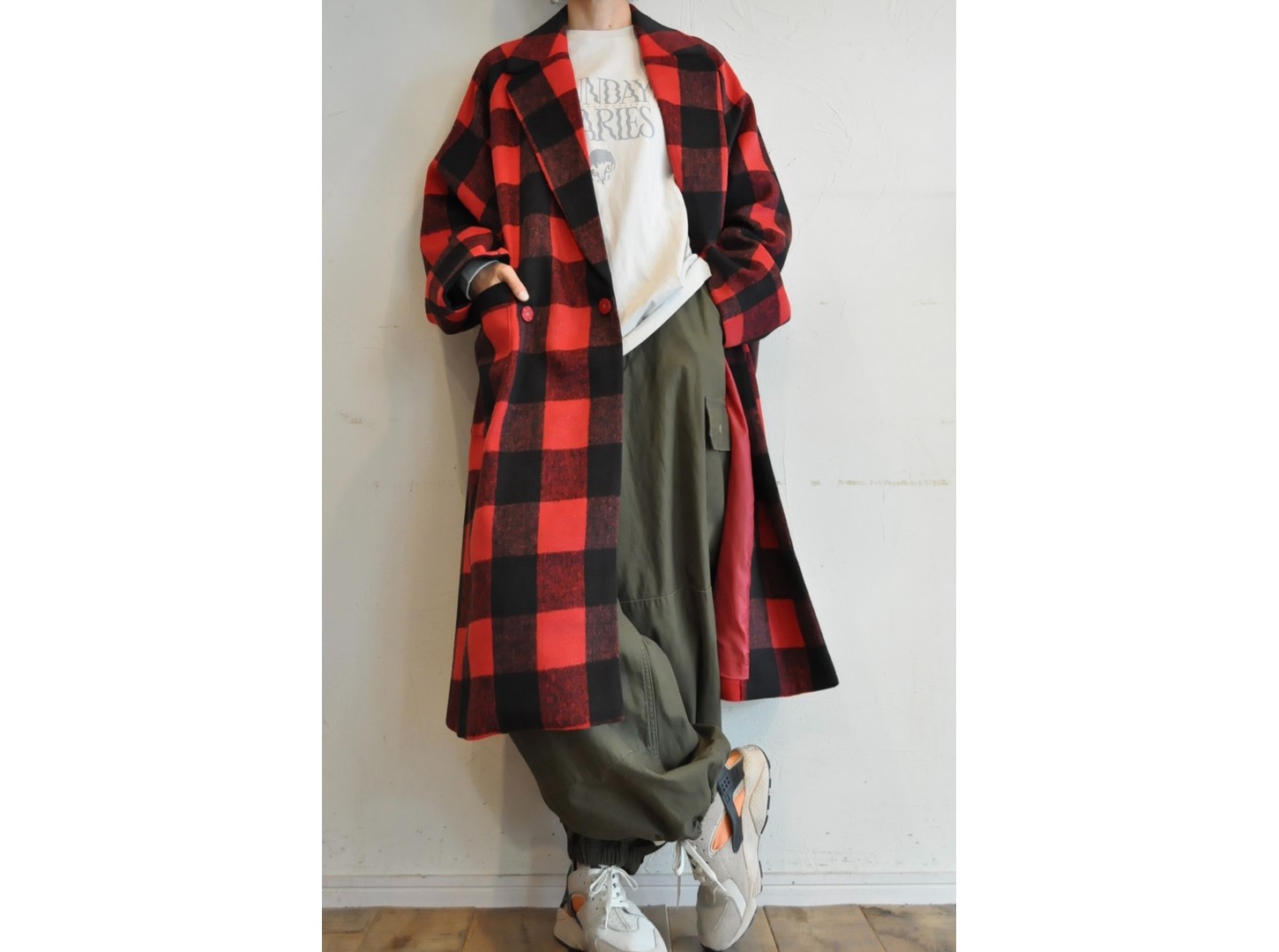 新品タグ付き☆トーマスマグパイアートプリント トレンチコートブラック 新品タグ付き☆トーマスマグパイアートプリント トレンチコート