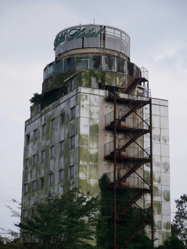 えびの 市 廃墟 ホテル