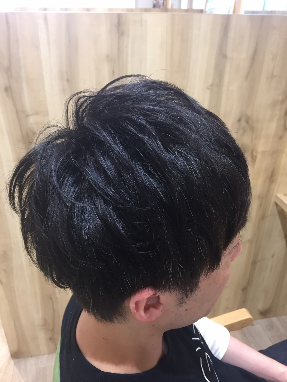 30代 男性髪型 つむじ周りや頭頂部のぺたんこヘアになりやすい部分をパーマで解消 Kamiken Next