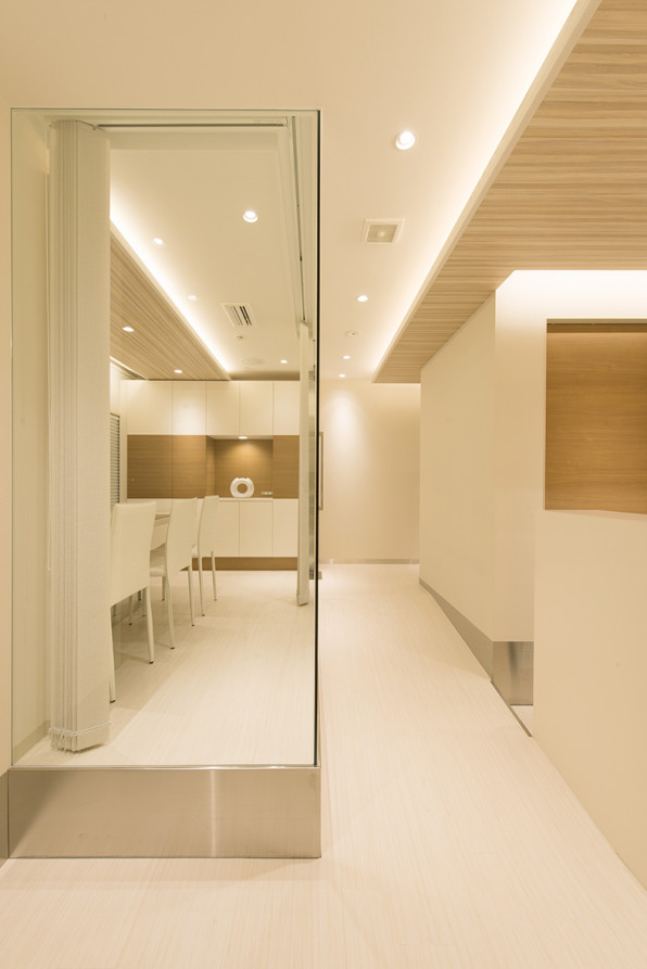静岡駅前歯科クリニック Designline デザインライン 歯科医院の内装 設計からロゴマークや印刷物 ホームページまでトータルにブランディング