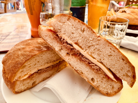 マルタの食べ物 Ftira フティラ Malta Life Traveling Europe