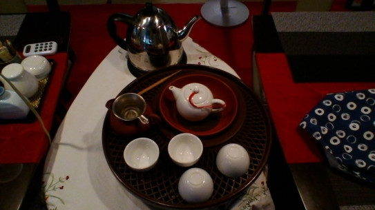 旅行のお土産や中国の知人から頂いた中国茶 でも 飲み方が分からない 茶器が無いなどの理由でお家で眠っている中国茶ありませんか せっかくのおいしいお茶 が可哀想です そんな茶葉を茶楽に持ち込みok 茶藝館 茶楽