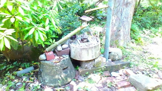 お庭のししおどし やっと完成しました お風呂に入っている狸にも注 目 茶藝館 茶楽