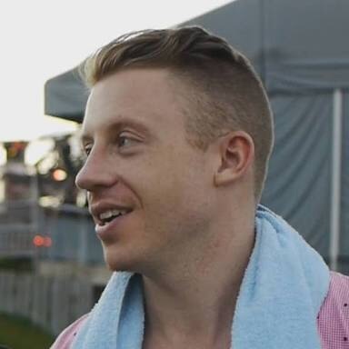 ヘアチェンジ これが噂の マックルモア ヘアー だ Macklemore Hair ヨーロッパわくわく日誌 子育て編