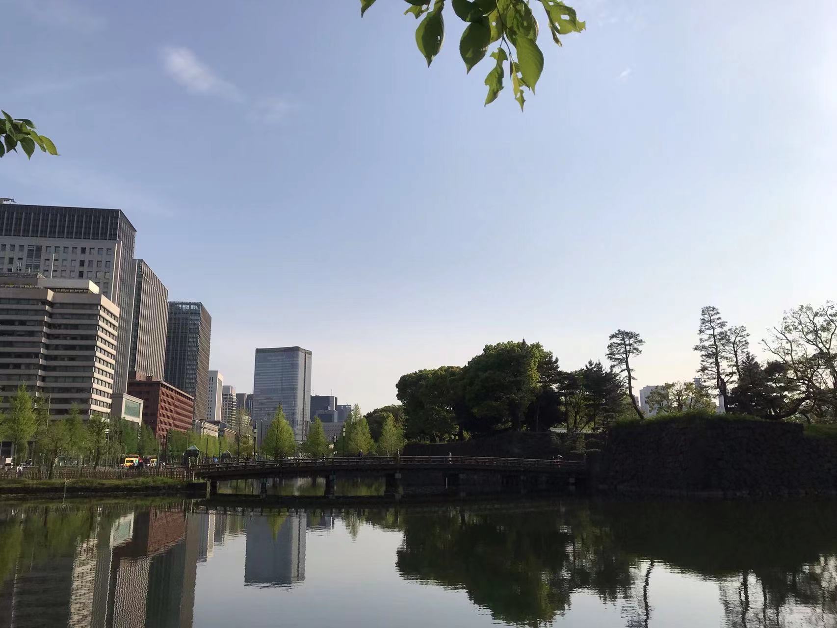 中国では、選挙も民主党派もあるだけど… 一号館一 一教室