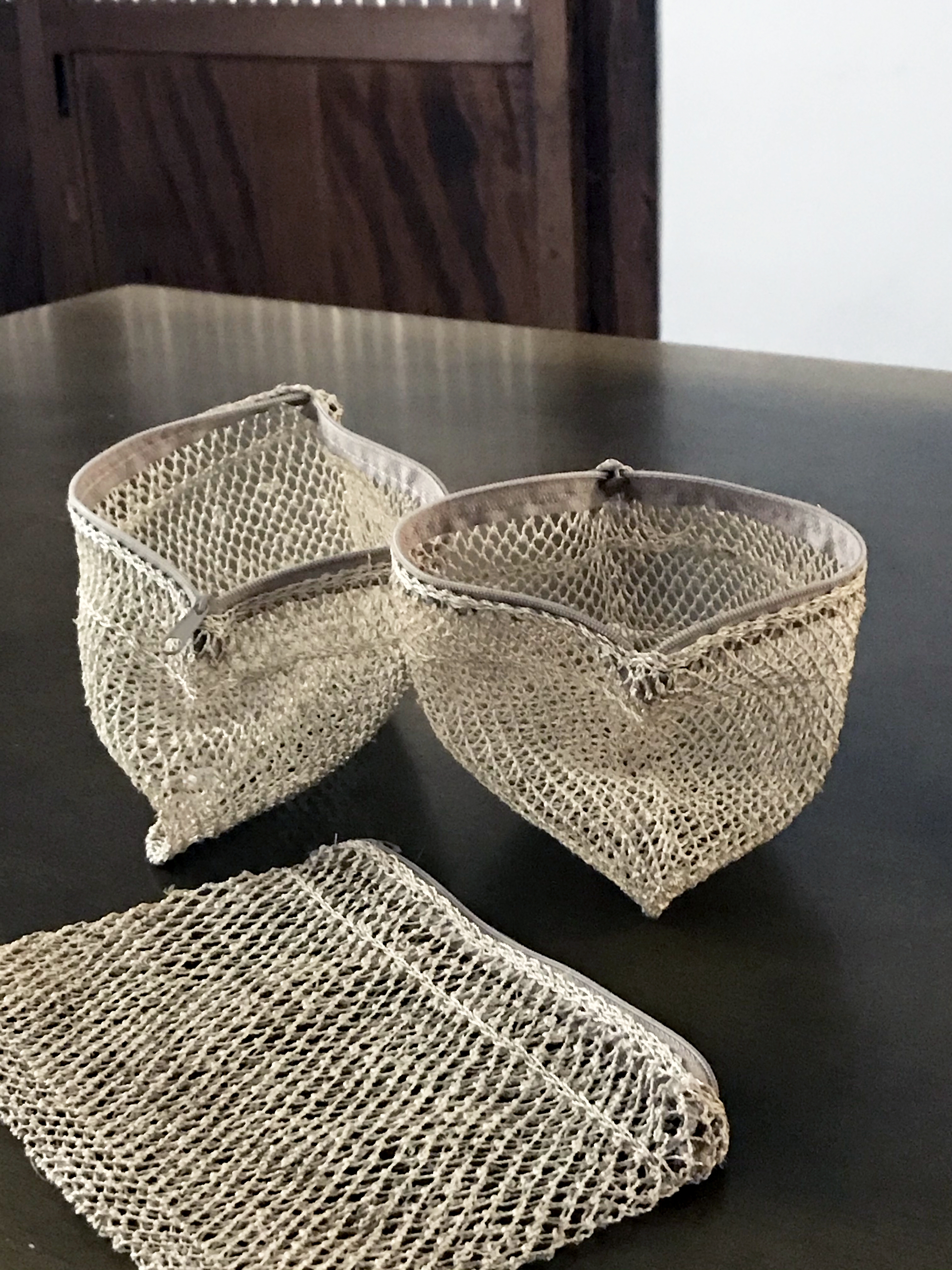 ラオスのカムー族の葛繊維ポーチ Shokuの布 | Shokuの店