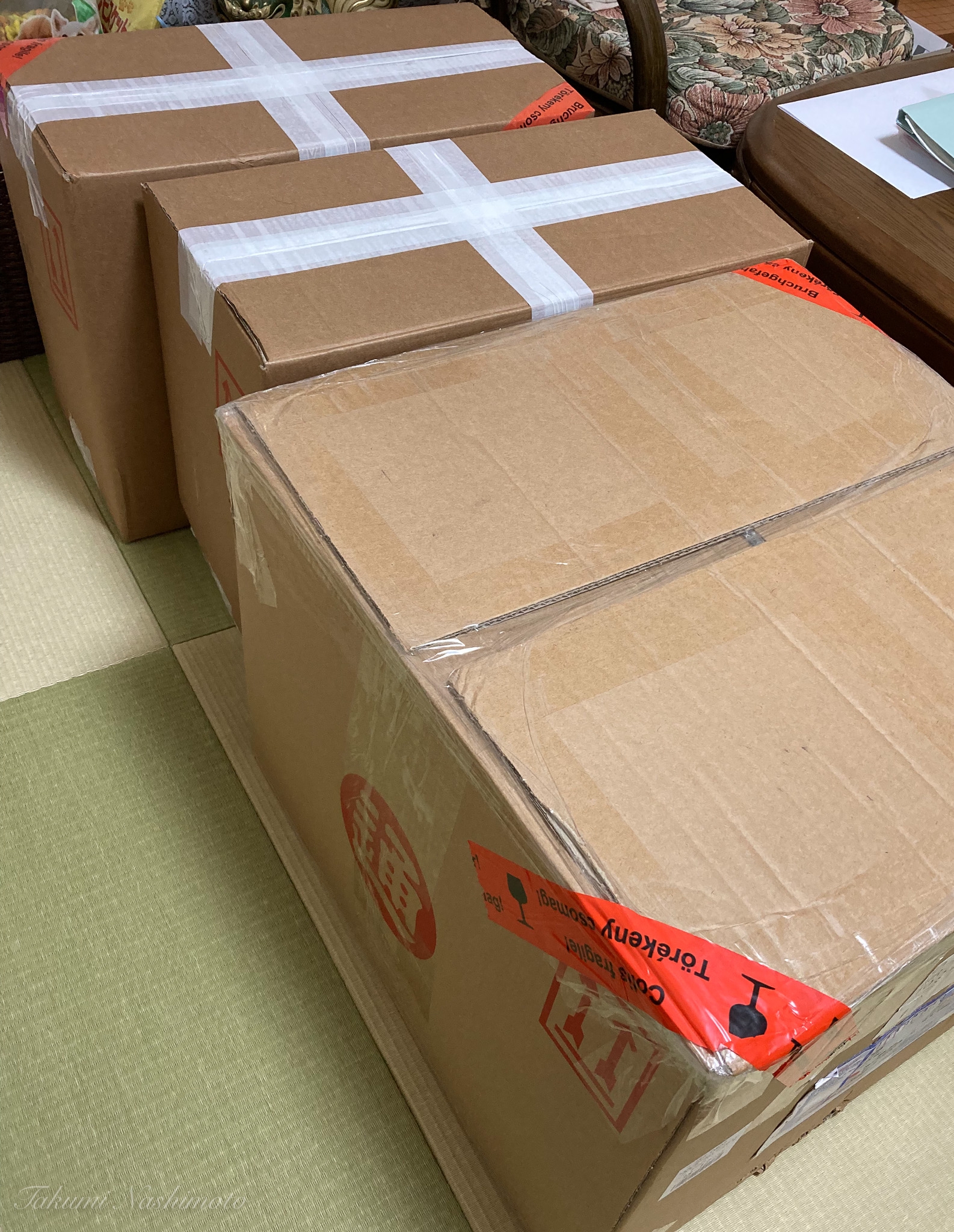 ハンガリーからの引っ越し荷物が届いた 梨本卓幹の留学日記 ハンガリーからの引っ越し荷物が届いた 梨本卓幹の留学日記