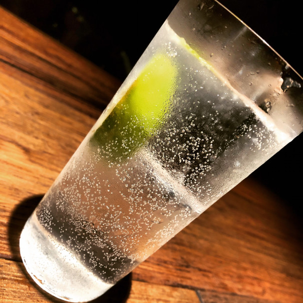 ジンソニック 西新宿のシガーバー Bar十二社 Nishishinjuku