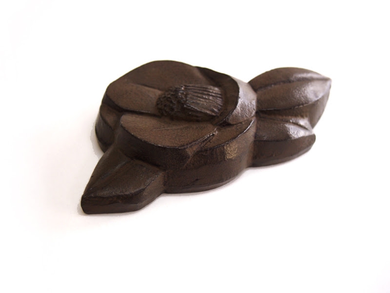 鋳物文鎮「椿一輪」 | Ayami Nakamura official website 