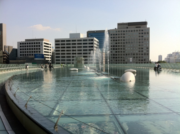 期間限定 花の浮かぶ水の宇宙船で写真を撮りませんか 今日 女装してきました 男だけど化粧に興味あります