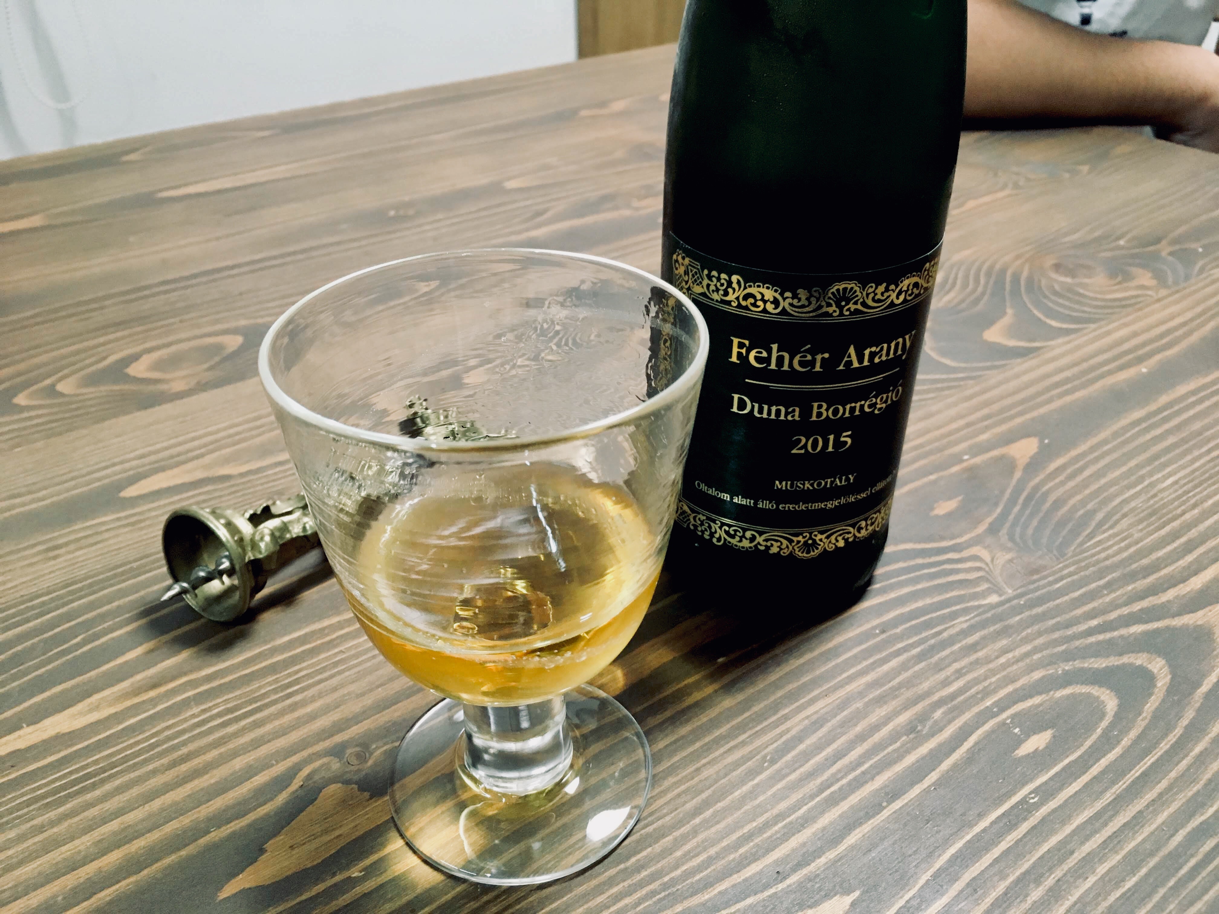 Fehér Arany Duna Borrégió フェア・アラニー ドゥーナ・ボッレジオ DeepLeather