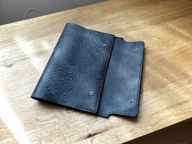 上品を持ち歩く。アラスカレザーという手帳カバー | DeepLeather