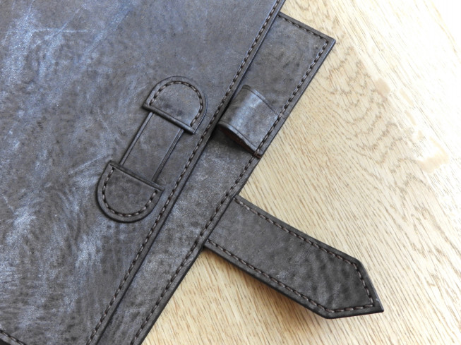 上品を持ち歩く。アラスカレザーという手帳カバー | DeepLeather