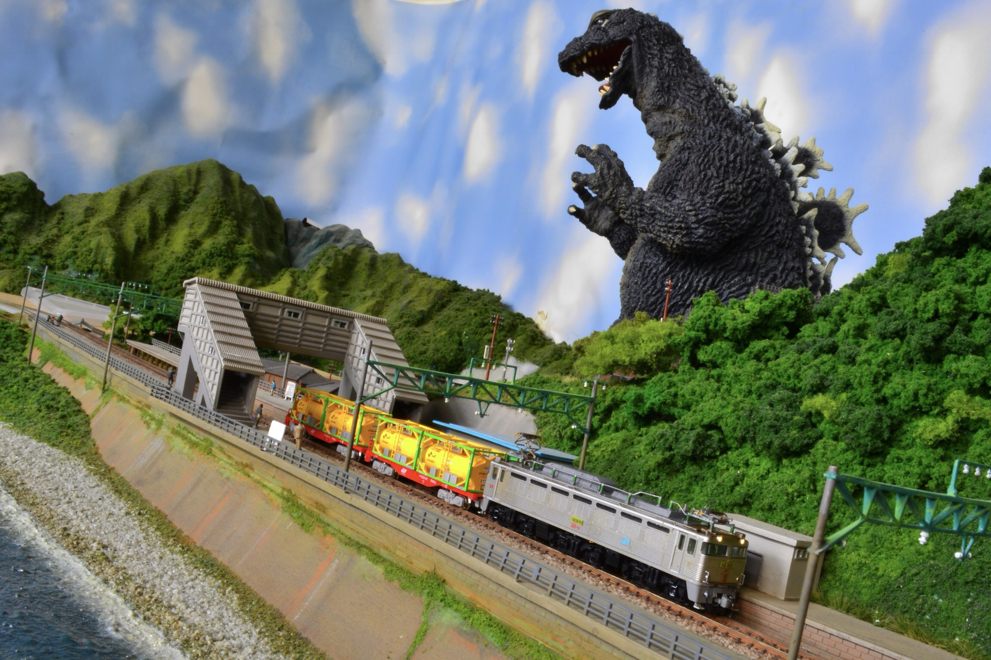 Nゲージ ジオラマ 「鉄橋とバーベキュー家族」 鉄道模型 ストラクチャー Nゲージ ジオラマ 「鉄橋とバーベキュー家族」 鉄道模型