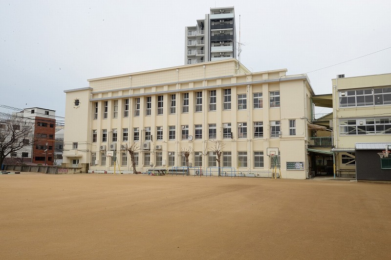 楽天ブックス: 近代神戸の小学校建築史 - 川島智生