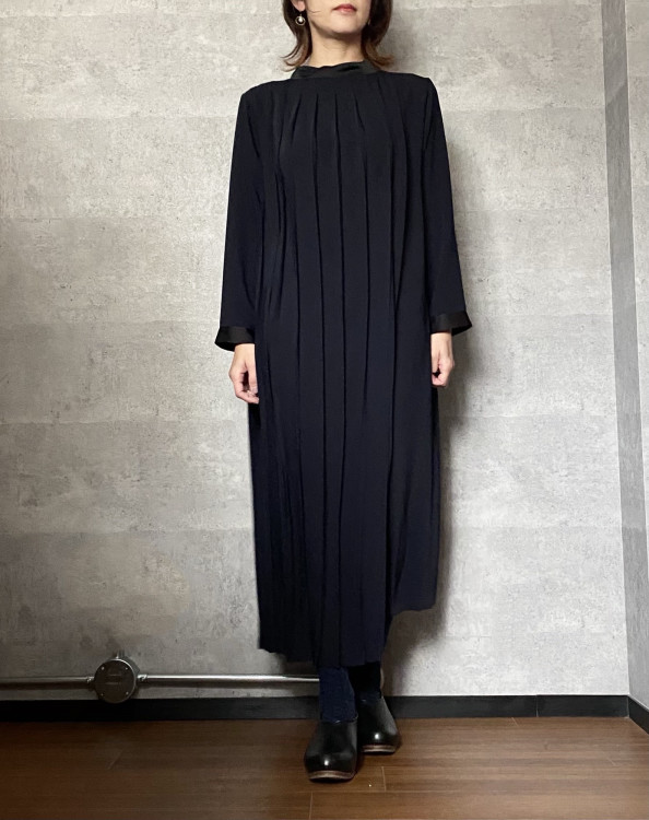 オケージョンワンピースに Whyto Lilou S Note