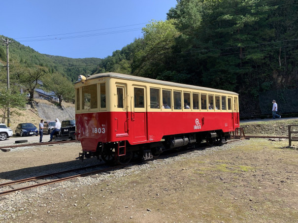 なつかしの尾小屋鉄道を守る会 に感謝をこめて はなぶさ に集まる仲間たち