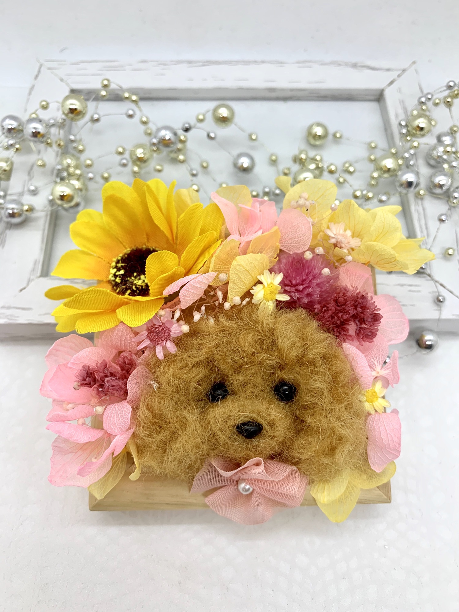 羊毛フェルト　トイプードル　ディスプレイ棚　フラワーアレンジ 再販:柴犬のミニアレンジメント畳付き アーティフィシャル
