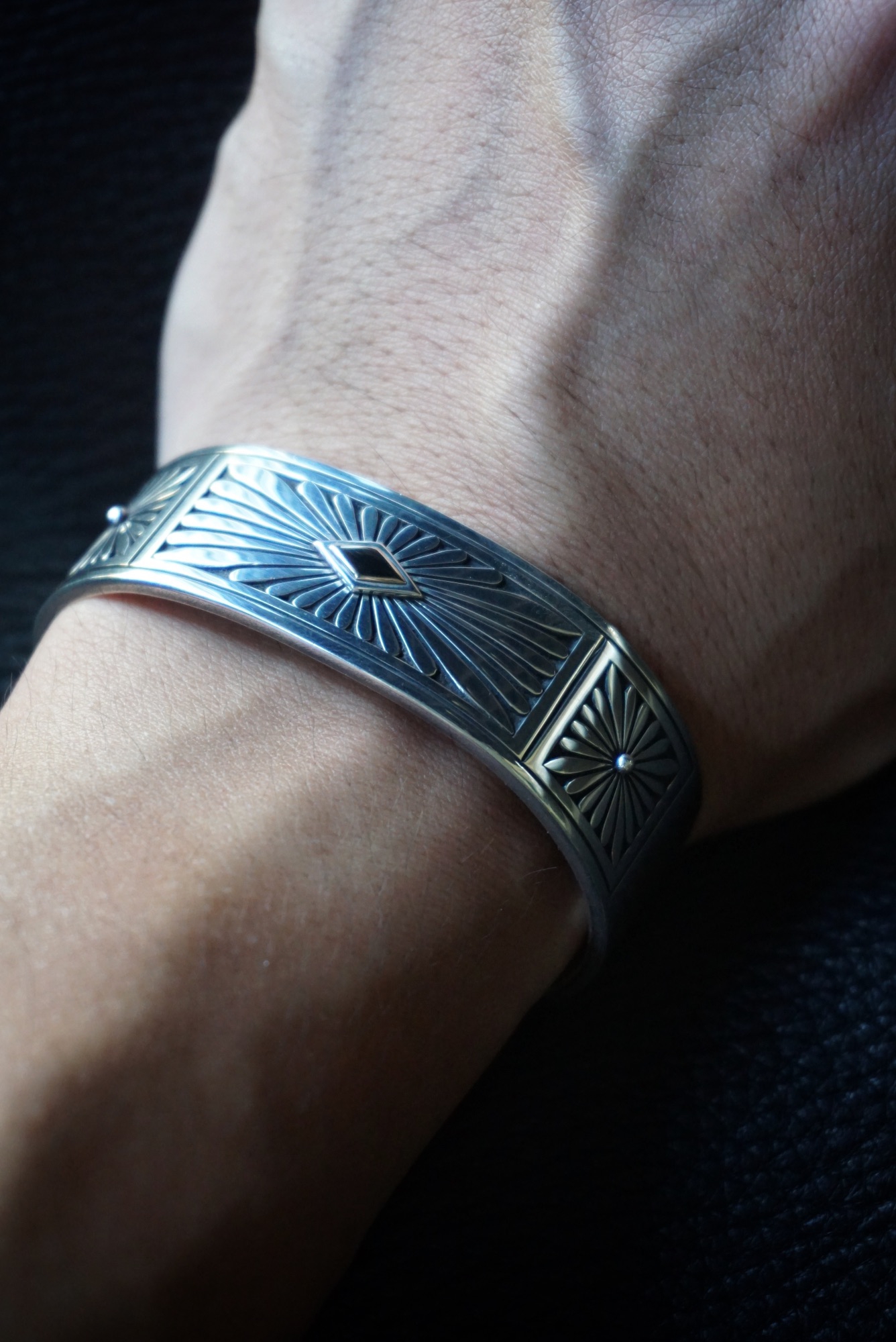 巨匠　ハワードネルソン　Howard Nelson オールドスタイル　バングル INDIANJEWELRY HOWARD NELSON ハワード.ネルソン サンバースト