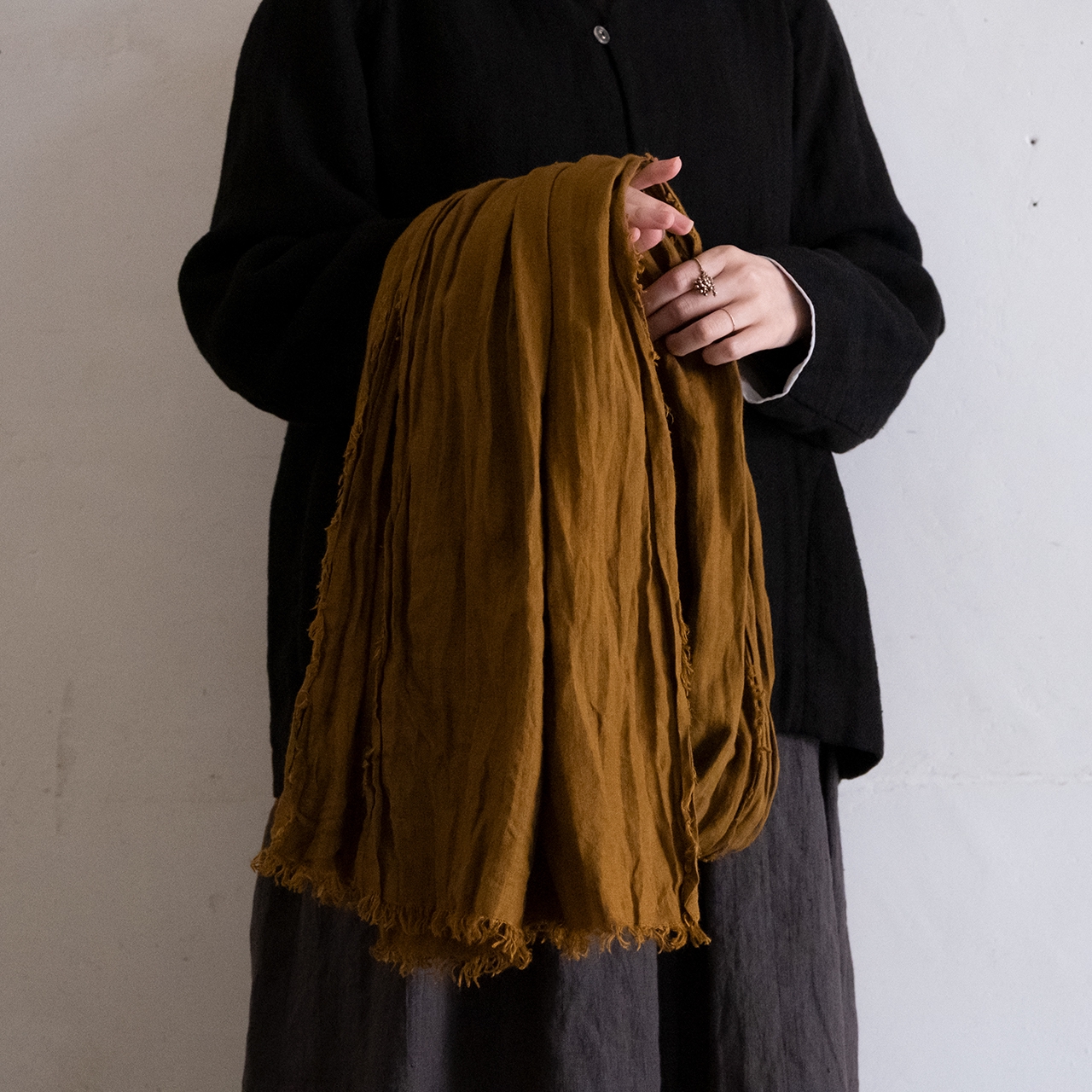 格安特販 サルエ Lithuanian linen stole〈ginger brown〉 - 小物