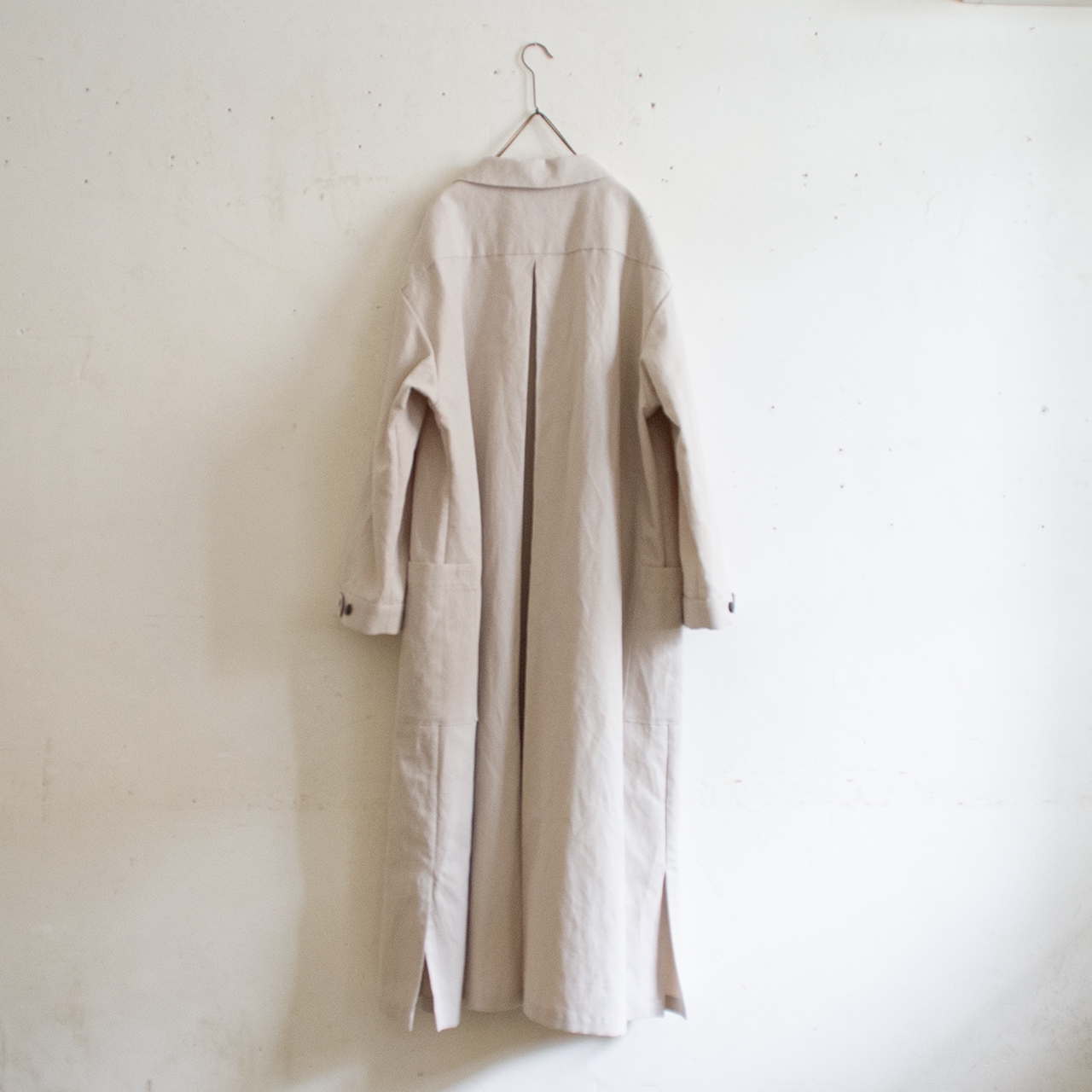 [6月8日迄の出品]SALUE サルエオープンカラードレスコートチャコールグレー open collar dress coat／cotton linen 〈ivory〉 | SALUÉ