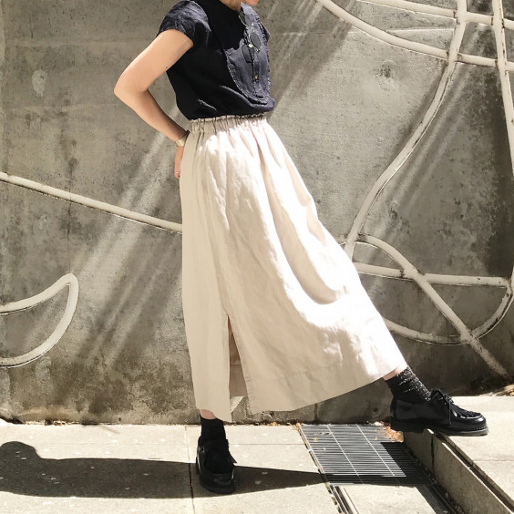 one side slit long skirt／cotton linen〈ivory〉 | SALUÉ 