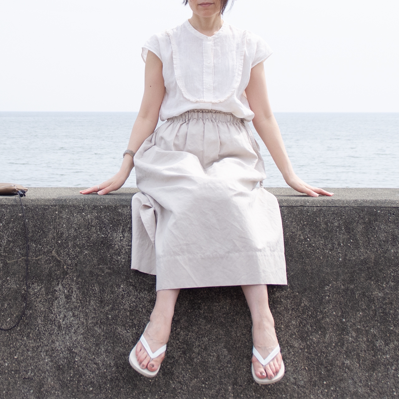 one side slit long skirt／cotton linen〈ivory〉 | SALUÉ