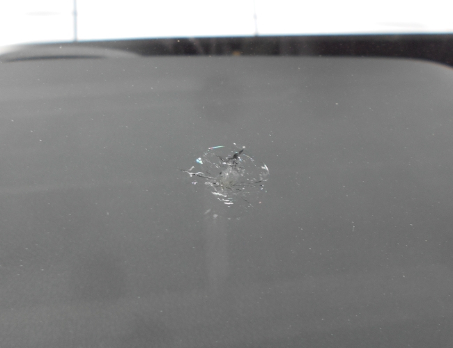 トヨタ・エスクァイア（ＺＷＲ８０）飛び石によるフロントガラス交換事例 | トヨタ車のフロントガラス交換修理の事例紹介『ジャパンオートガラス』