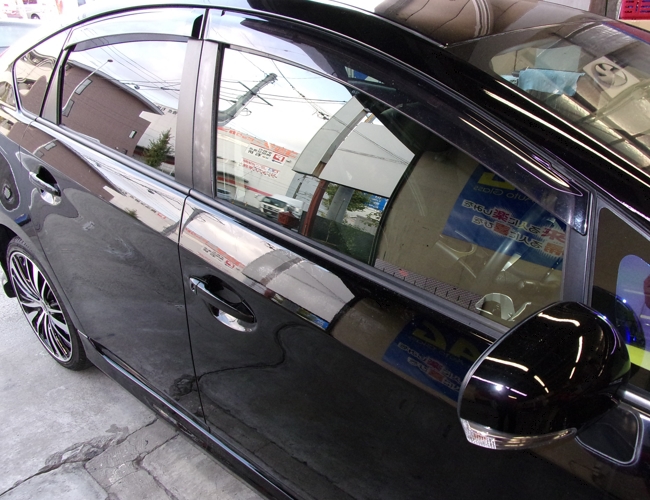トヨタ・プリウス（ＺＶＷ３０）ドアガラス交換事例 | トヨタ車のフロントガラス交換修理の事例紹介『ジャパンオートガラス』