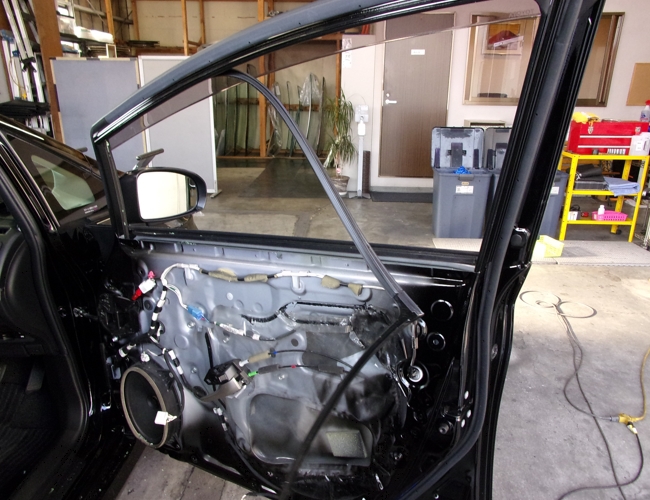 トヨタ・プリウス（ＺＶＷ３０）ドアガラス交換事例 | トヨタ車のフロントガラス交換修理の事例紹介『ジャパンオートガラス』