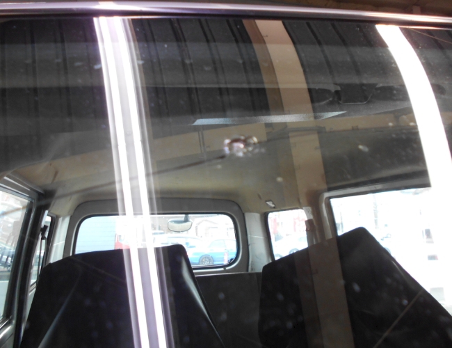 トヨタ・タウンエース（Ｓ４０２Ｍ）飛び石によるフロントガラス交換事例 | トヨタ車のフロントガラス交換修理の事例紹介『ジャパンオートガラス』