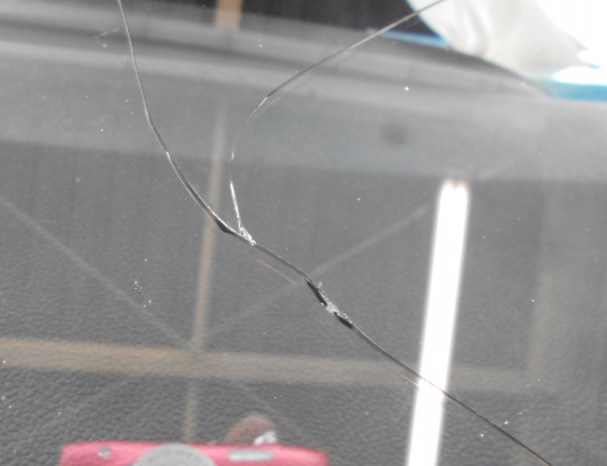 トヨタ プリウスｐｈｖ ｚｖｗ５２ 飛び石によるフロントガラス交換事例 トヨタ車のフロントガラス交換修理の事例紹介 ジャパンオートガラス