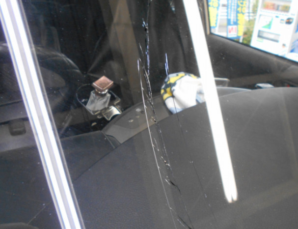 トヨタ ヴォクシー Azr60 飛び石によるフロントガラス交換事例 トヨタ車のフロントガラス交換修理の事例紹介 ジャパンオートガラス