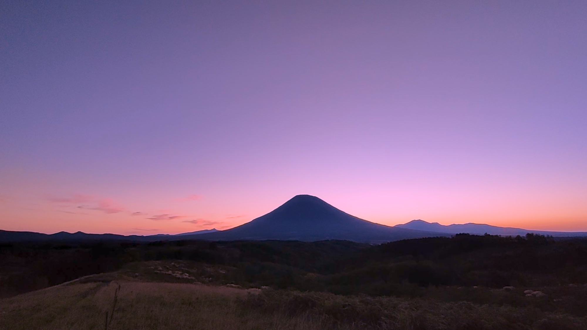 🆕 羊蹄山のモルゲンロートがきれいです‼️ 羊蹄山 望羊の丘