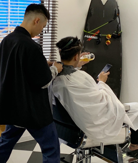 メンズカットのことは金沢駅近く美容室ではない Barber バーバー スピークイージーへ Barber Speakeasy 金沢 市で フェードカット ポマード メンズカット のことは金沢駅近くバーバーショップ スピークイージー へ 金沢のバーバーとして新聞 雑誌など取材